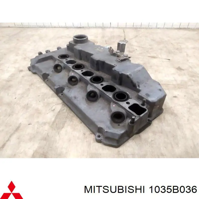 1035B036 Mitsubishi Кришка двигуна