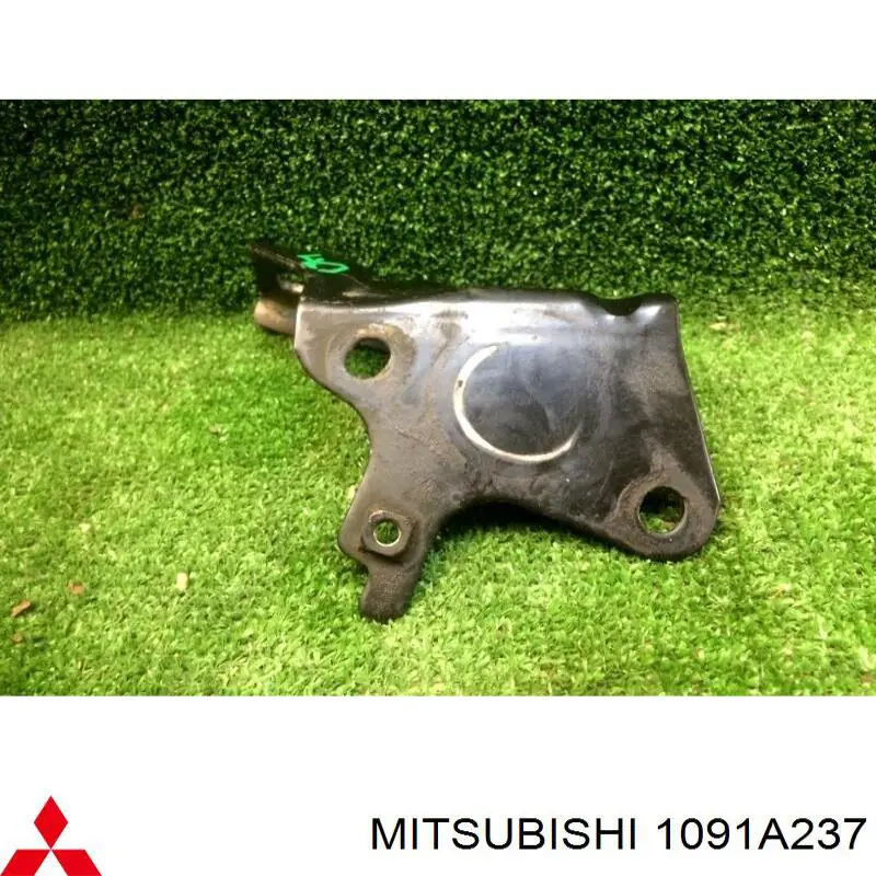 Кронштейн подушки (опори) двигуна, правої Mitsubishi 1091A237 ціна, від 26.61 USD