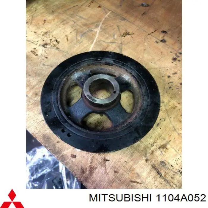 1104A052 Mitsubishi шків колінвала