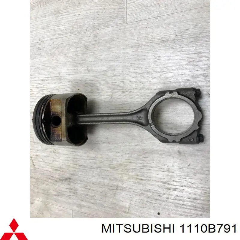 1110B791 Mitsubishi Поршень без кілець