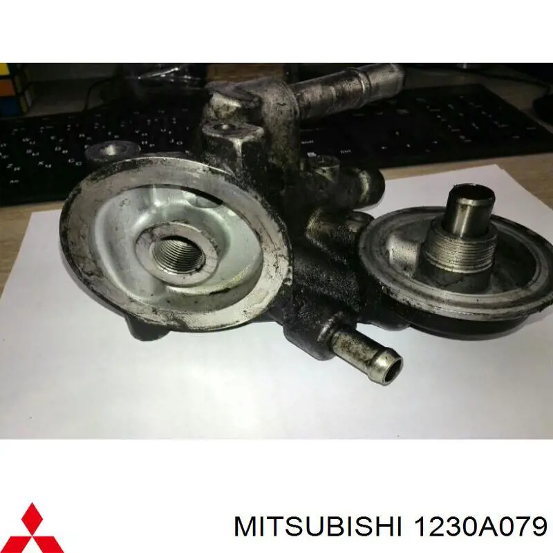 1230A079 Mitsubishi Кронштейн масляного фільтра