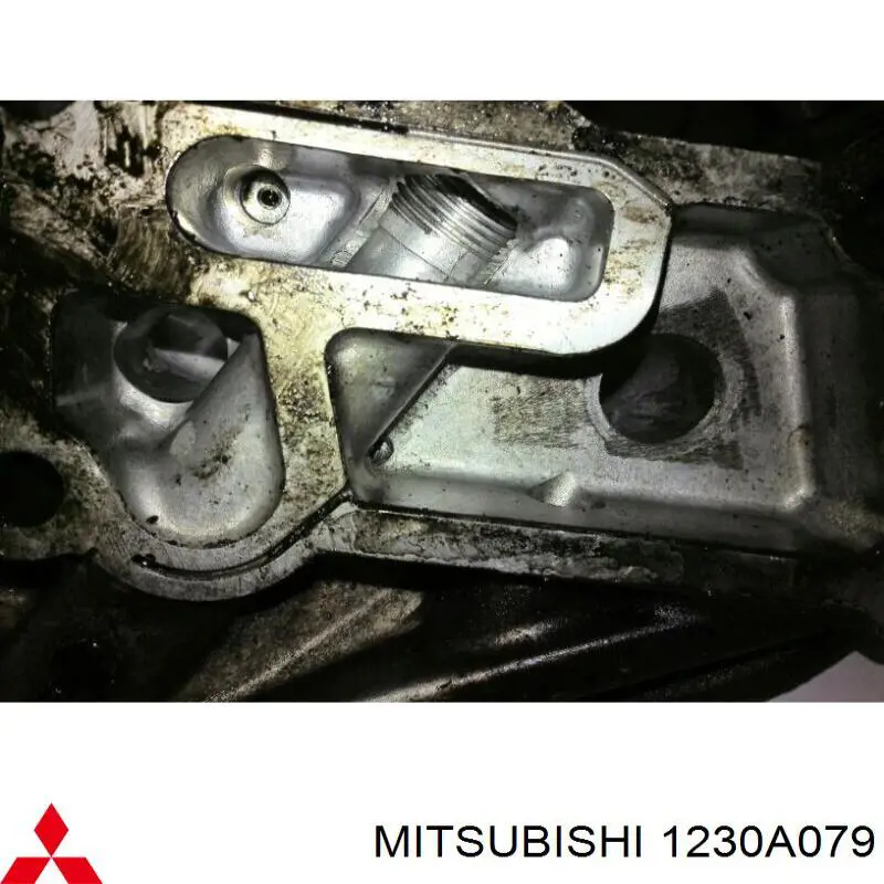 Купити 1230A079 Mitsubishi Кронштейн масляного фільтра
