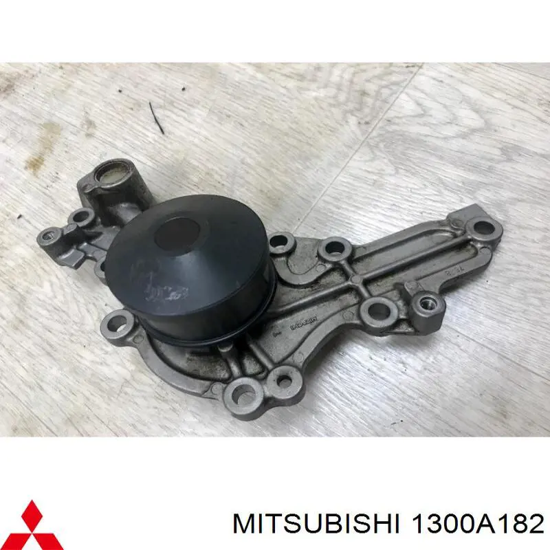 1300A182 Mitsubishi Насос охолодження