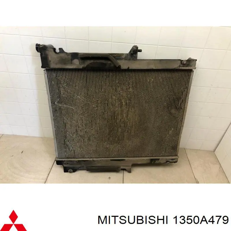 1350A479 Mitsubishi радіатор охолодження двигуна