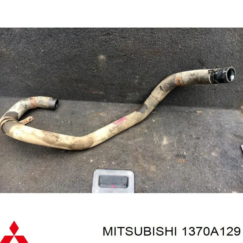 1370A129 Mitsubishi Шланг/патрубок радіатора охолодження, нижній