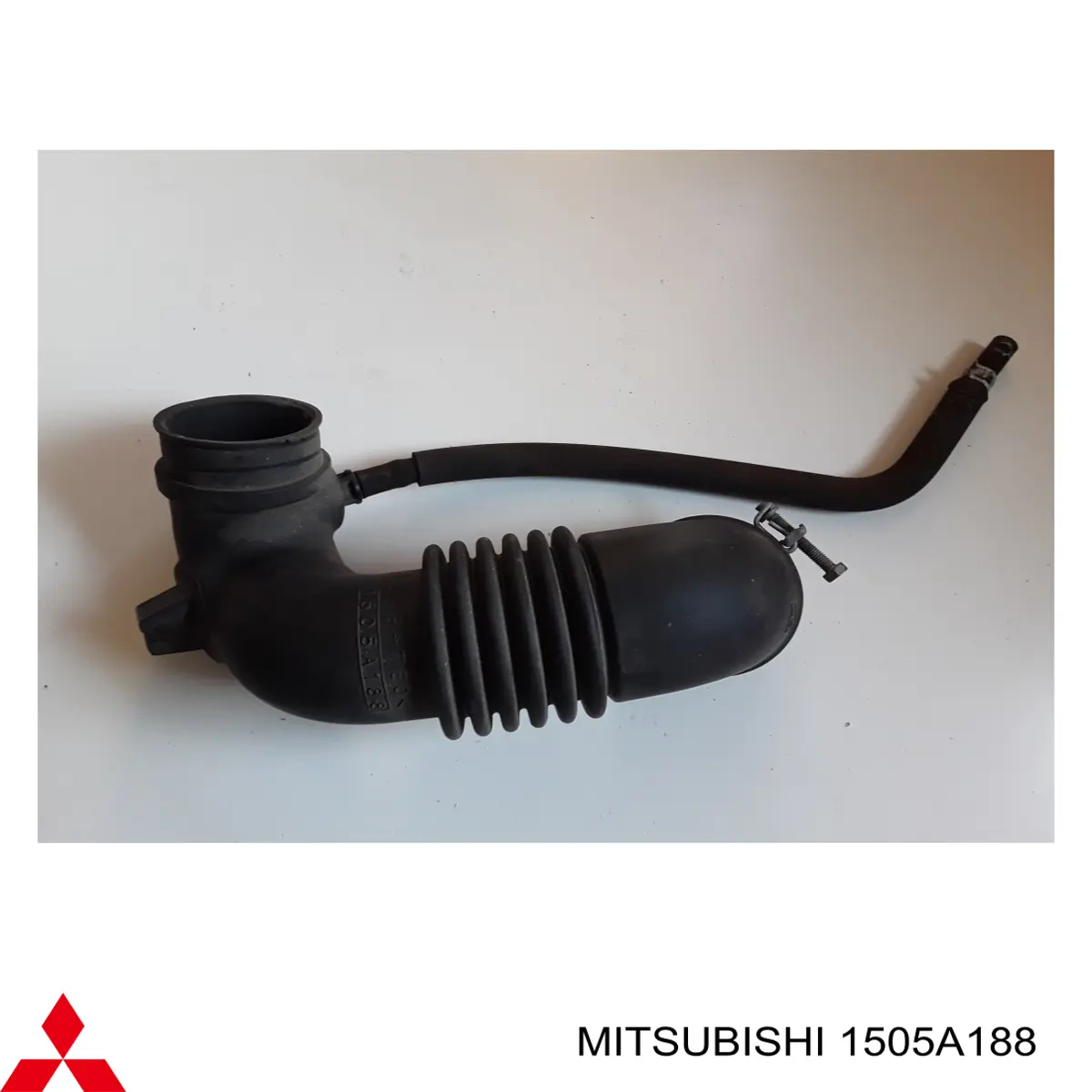 Патрубок повітряний, вихід повітряного фільтра Mitsubishi 1505A188 ціна, від 12.57 USD
