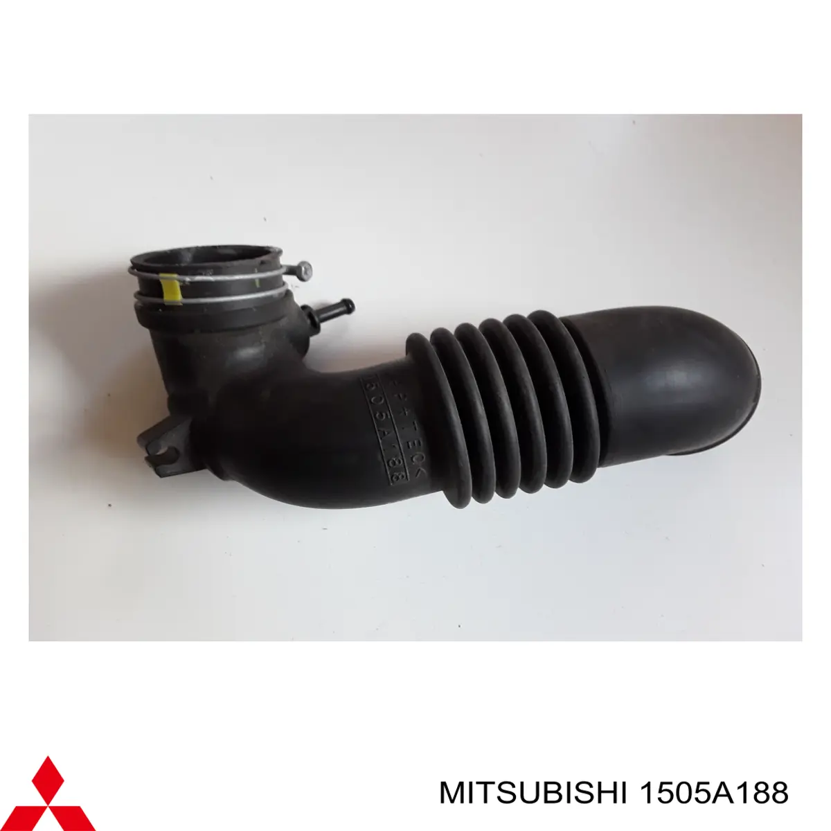 Купити 1505A188 Mitsubishi Патрубок повітряний, вихід повітряного фільтра