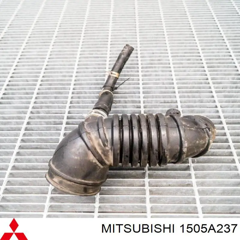 Патрубок повітряний, вихід повітряного фільтра 1505A237 Mitsubishi