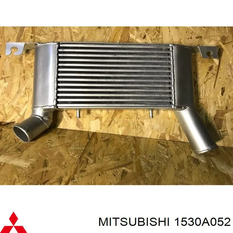 1530A052 Mitsubishi радіатор интеркуллера