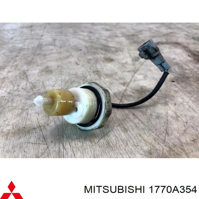 1770A015 Mitsubishi датчик рівня води паливного фільтра