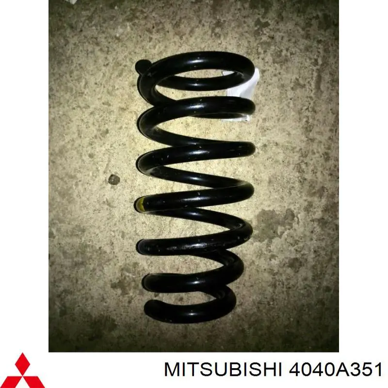 4040A351 Mitsubishi Пружина амортизатора передняя
