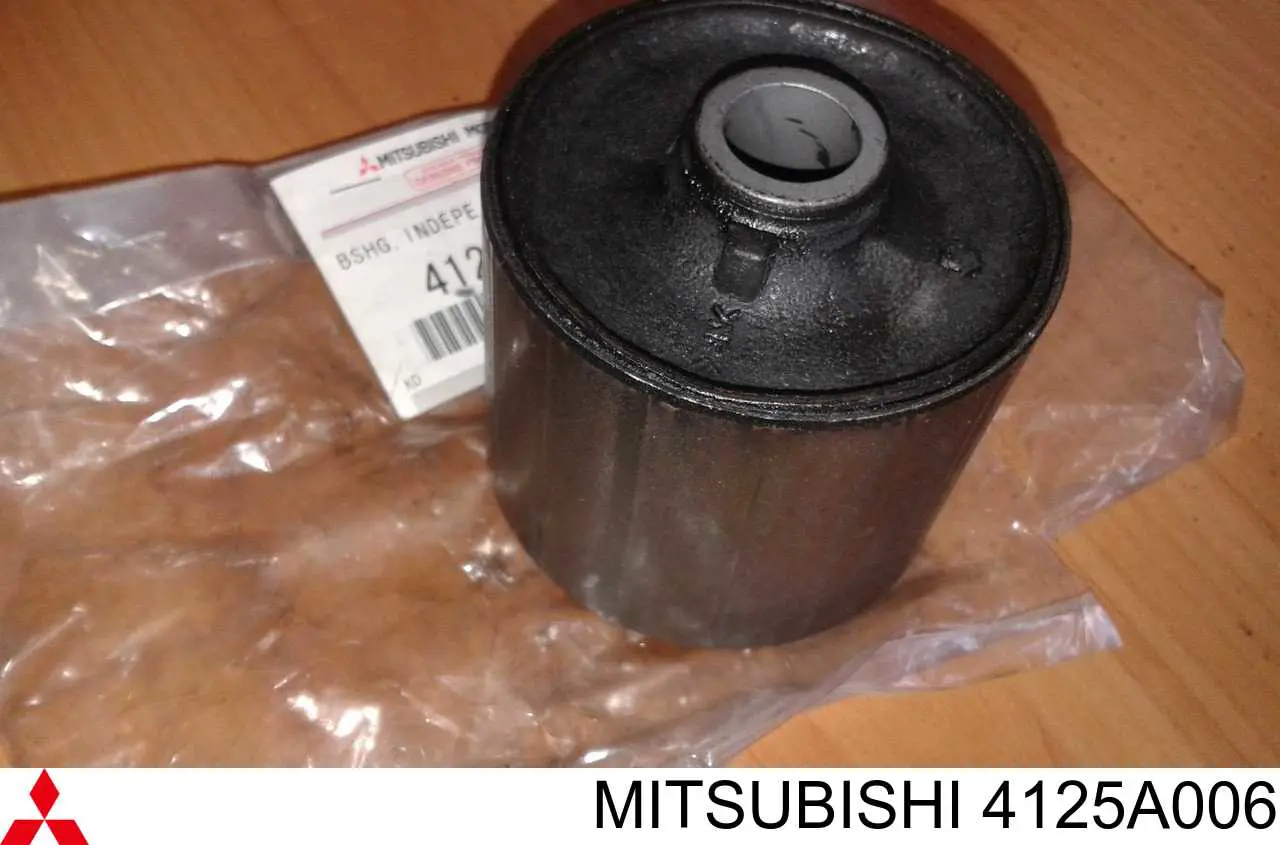 Купити 4125A006 Mitsubishi Сайлентблок заднього поздовжнього нижнього важеля