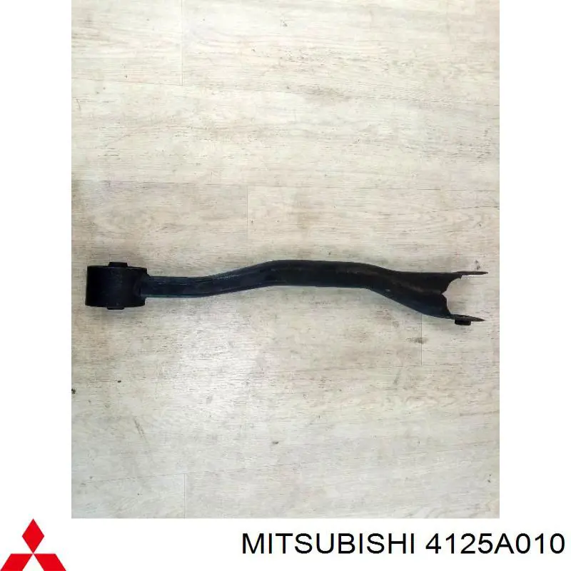 4125A010 Mitsubishi Важіль/тяга задньої підвіски подовжній нижній, правий