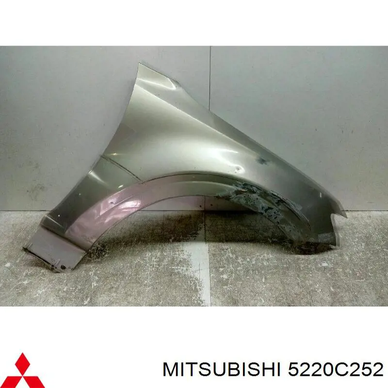 Переднє праве крило Mitsubishi Pajero IV LONG
