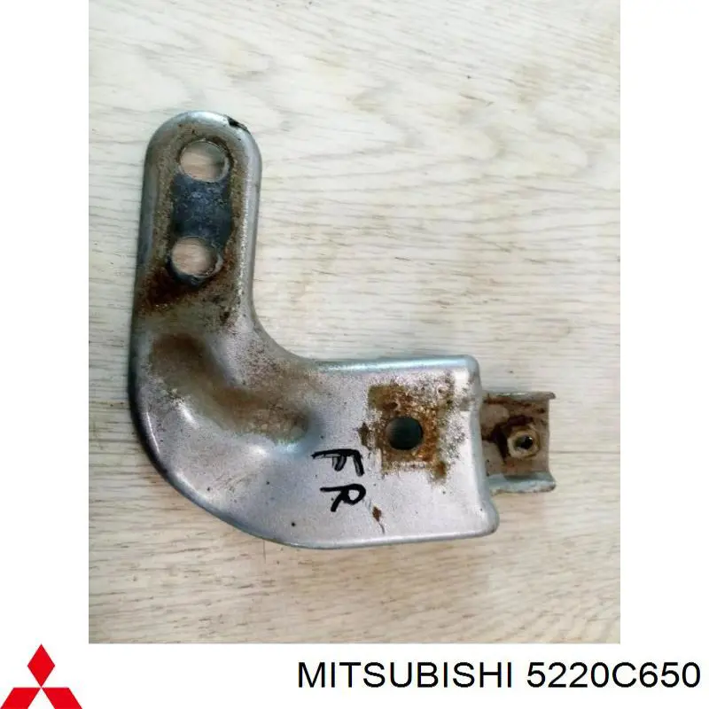Кронштейн кріплення крила переднього правого, передній Mitsubishi 5220C650 ціна, від 5.64 USD