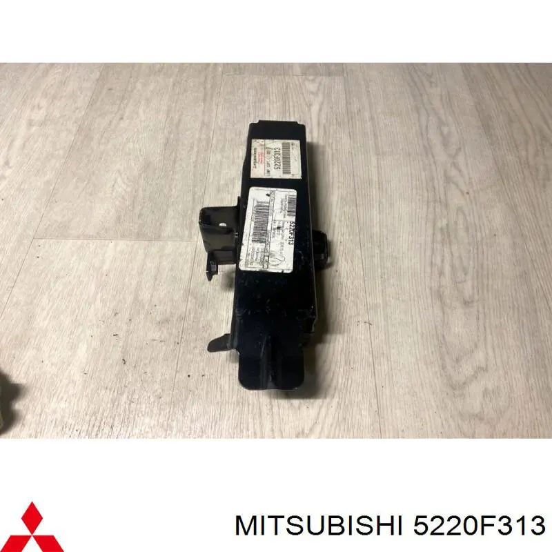 Кронштейн-адаптер кріплення фари передньої, лівої Q-fix Q3760520 ціна, від 21.73 USD