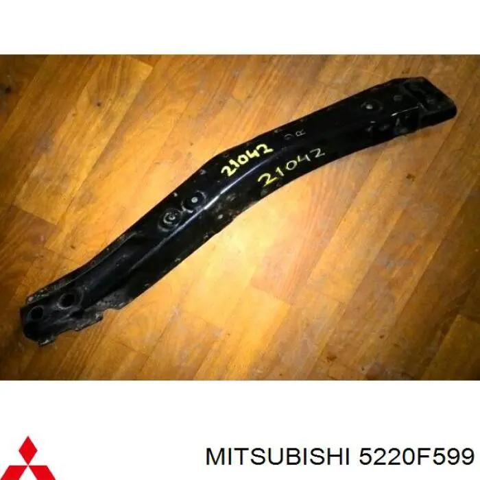 5220F599 Mitsubishi Кронштейн передньої балки