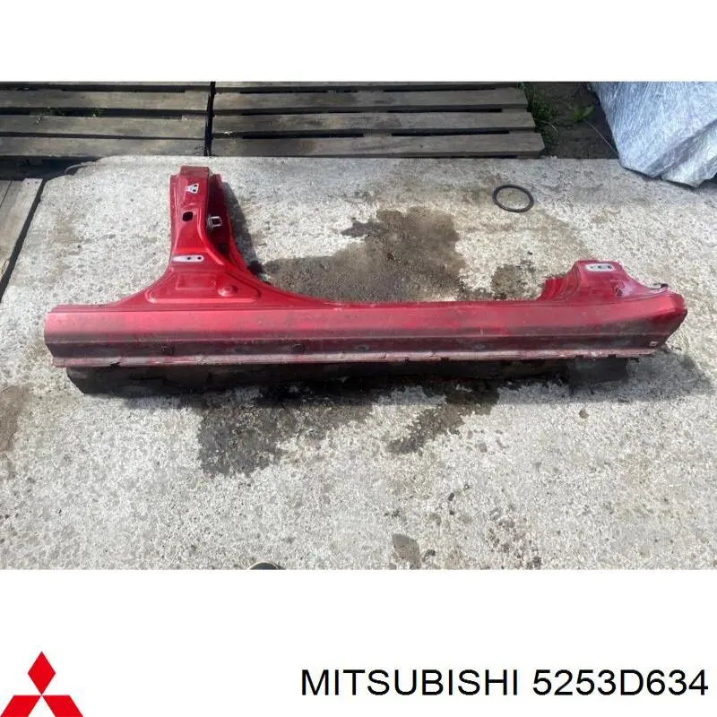 Поріг зовнішній правий Mitsubishi 5253D634 ціна, від 234.70 USD