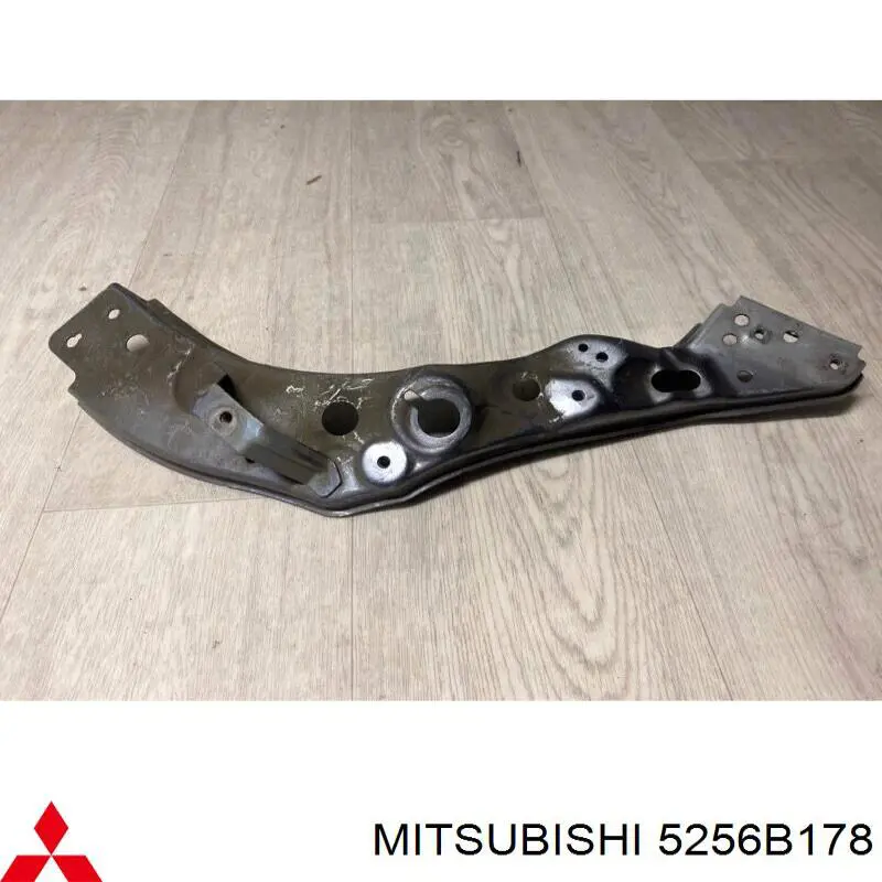 5256B178 Mitsubishi супорт радіатора правий/монтажна панель кріплення фар