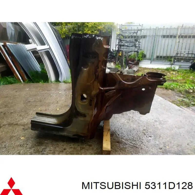 5311D128 Mitsubishi Стійка кузова передня, права