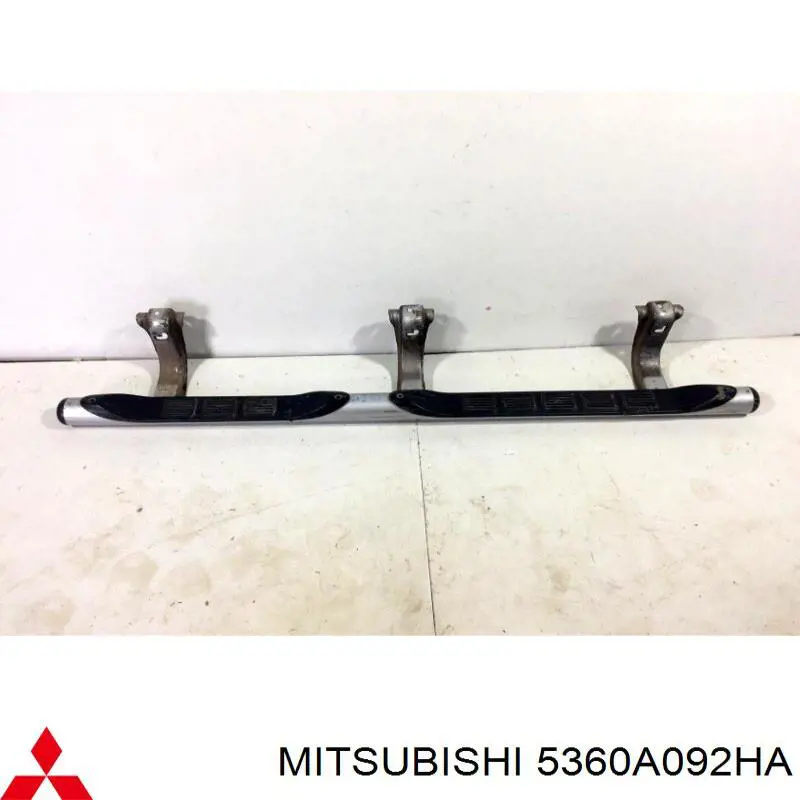 Підніжка права 5360A092HA Mitsubishi