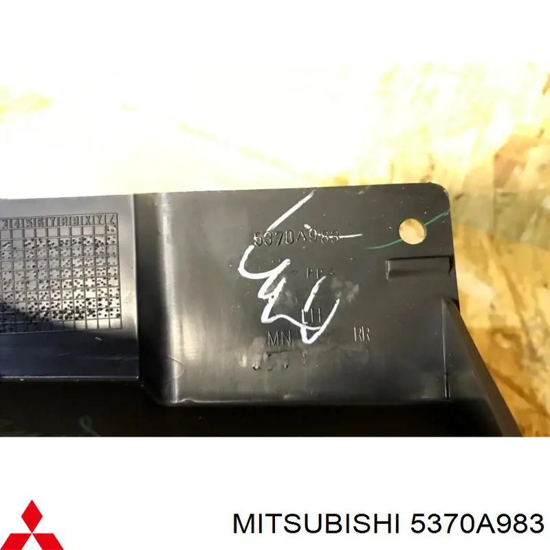 5370A983 Mitsubishi бризковики задній, лівий