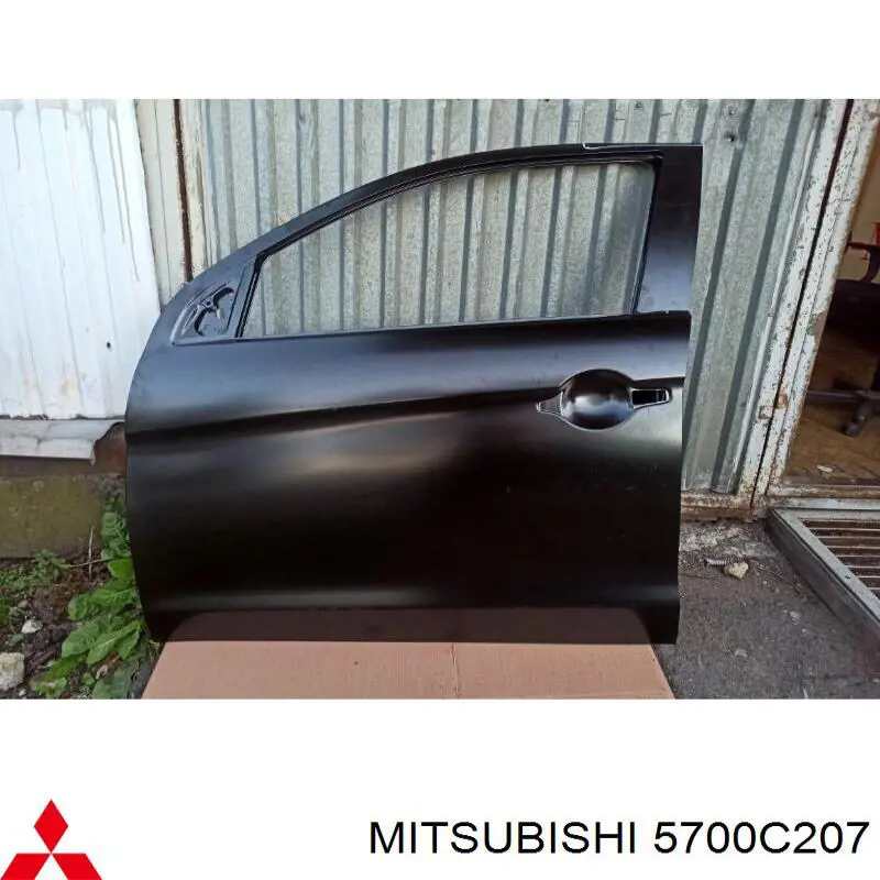 5700C207 Mitsubishi Дверь передня ліва
