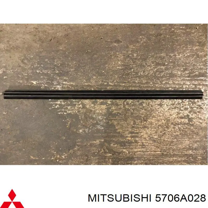 5706A028 Mitsubishi ущільнювач лобового скла, правий