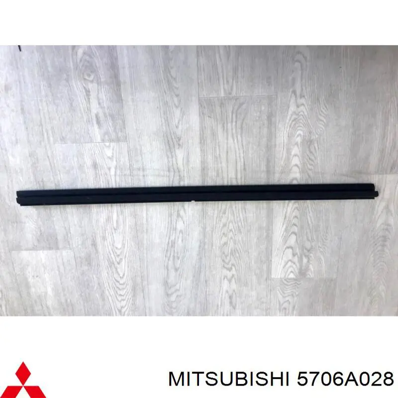 Ущільнювач лобового скла, правий Mitsubishi 5706A028 ціна, від 12.67 USD