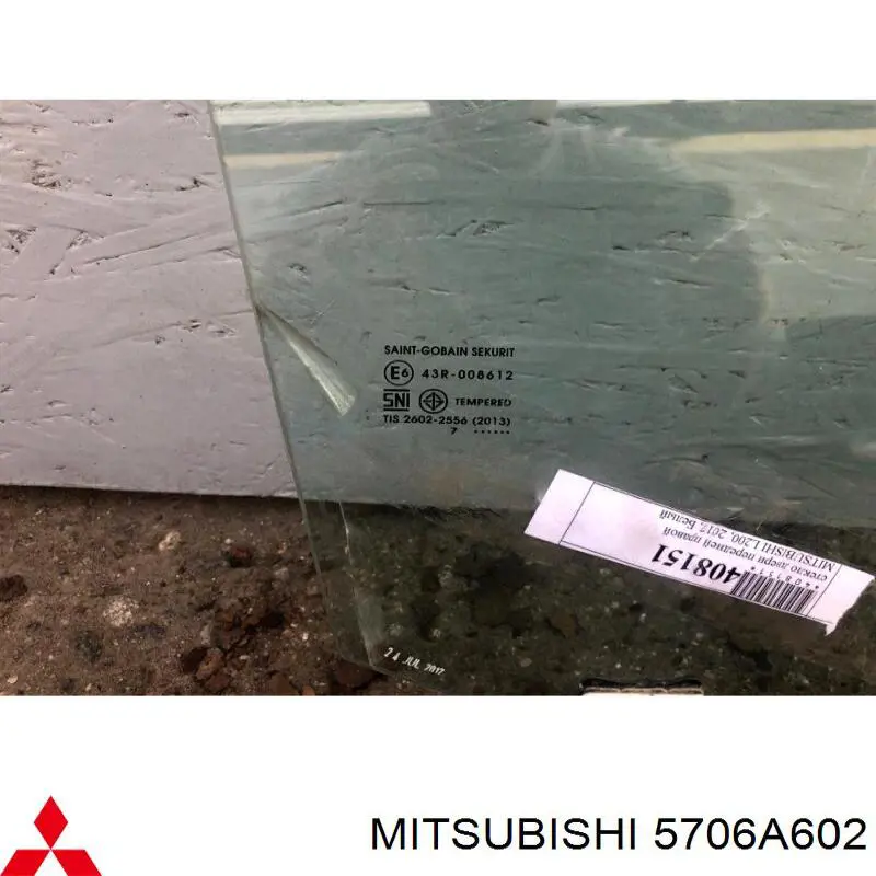 GS4828D302 XYG Скло пасажирських дверей