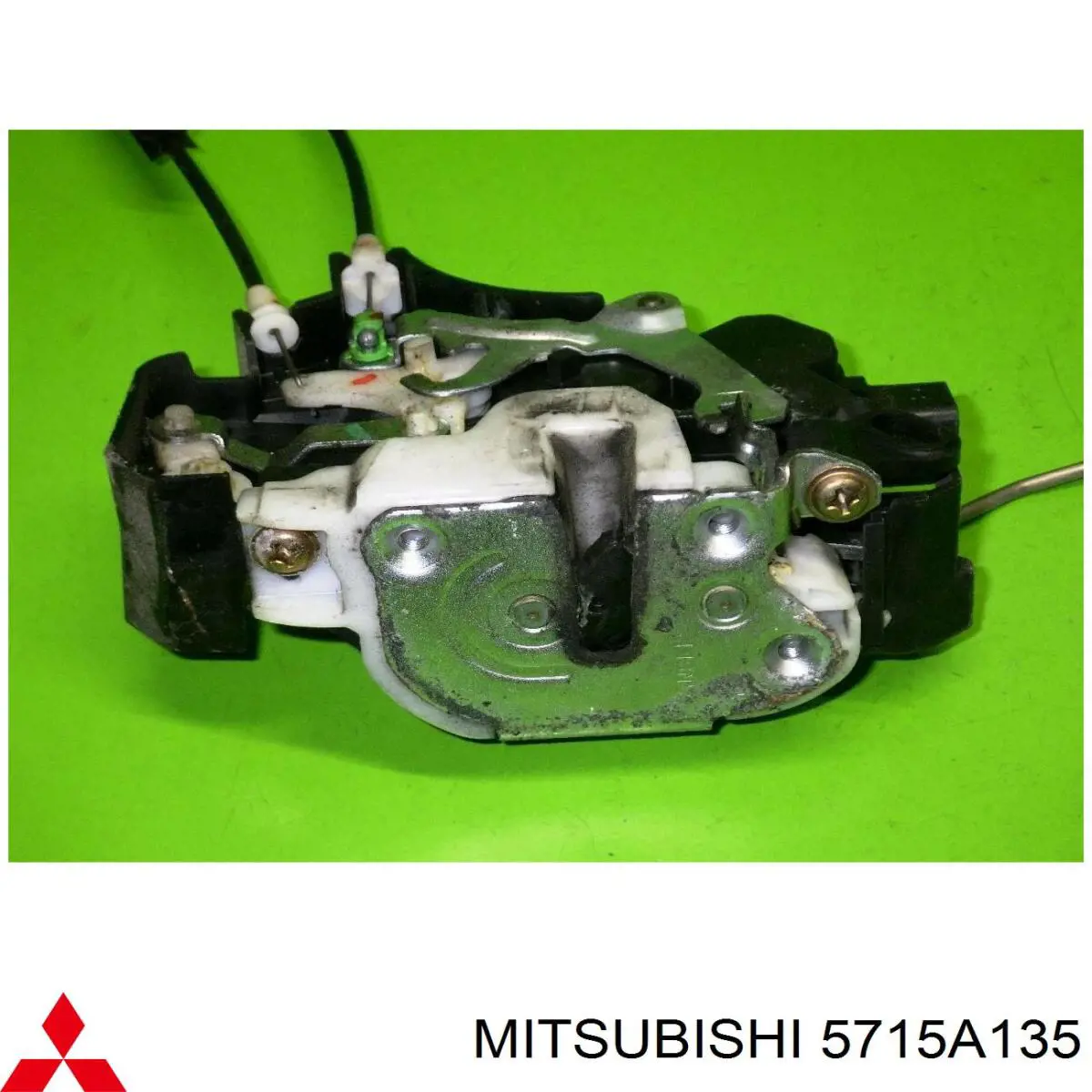 5715A135 Mitsubishi Замок водійських дверей