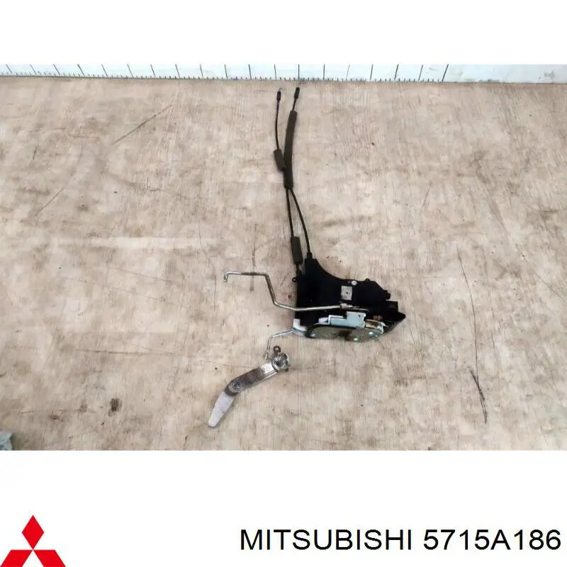 5715A184 Mitsubishi замок передньої двері, правої
