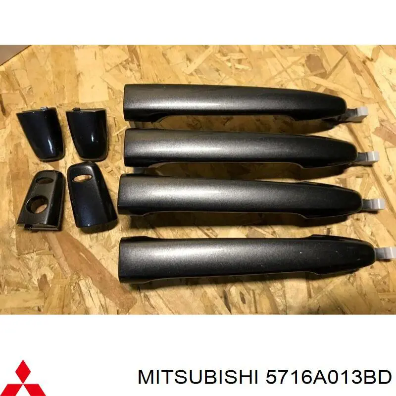 5716A013BD Mitsubishi Ручка задніх дверей зовнішня, ліва