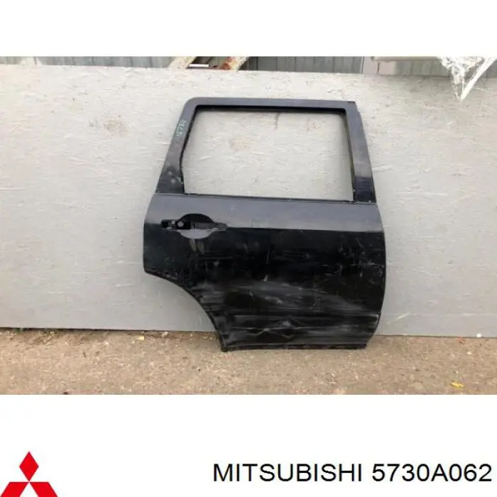 5730A062 Mitsubishi Двері пасажирські задні праві