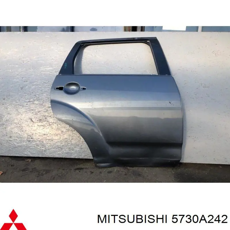 5730A242 Mitsubishi Двері пасажирські задні праві