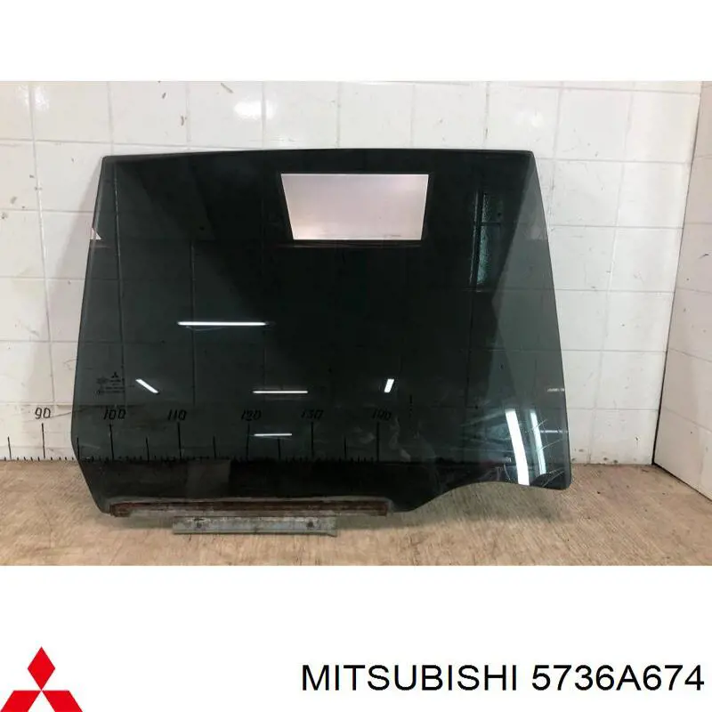Купити 5736A008 Mitsubishi Скло задніх дверей, правих