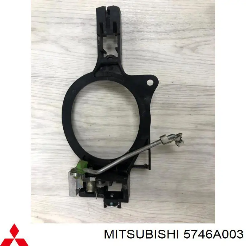 Тримач зовнішньої ручки дверей, задніх лівих Mitsubishi 5746A003 ціна, від 3.83 USD