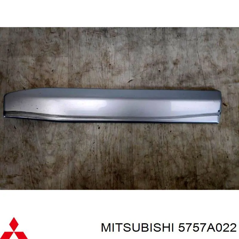 5757A022 Mitsubishi Молдинг задніх правих дверей