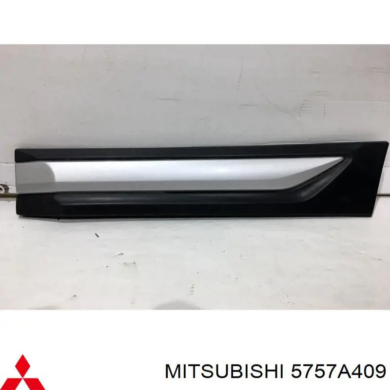 5757A409 Mitsubishi Накладка задніх дверей