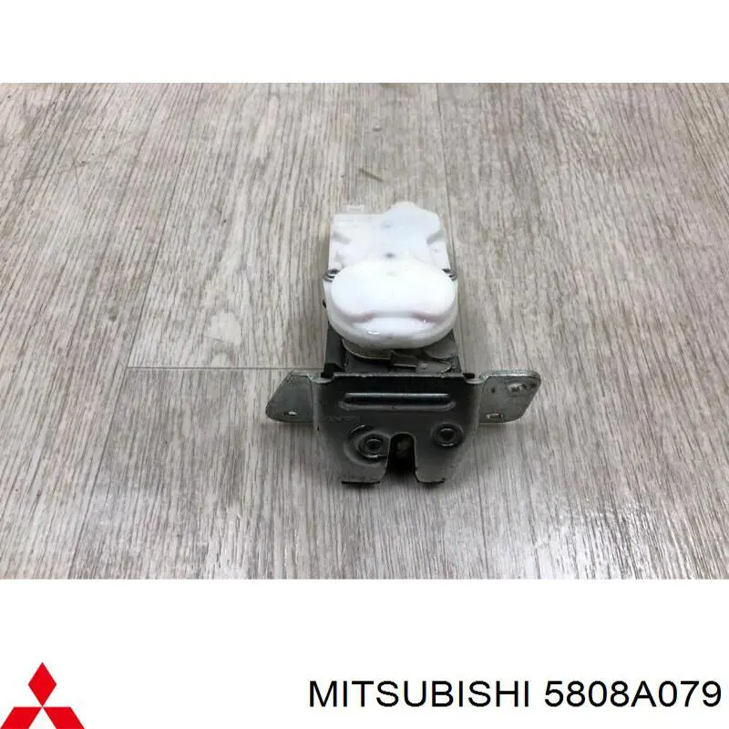 5808A067 Mitsubishi замок кришки багажника/задньої 3/5-ї двері, задній