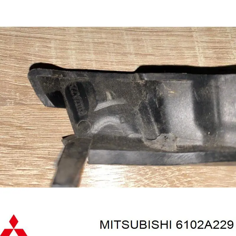 6102A229 Mitsubishi пістон (кліп кріплення молдинга лобового скла)