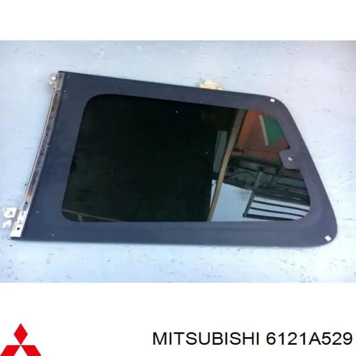 6121A216 Mitsubishi Скло кузова/багажного відсіку, праве