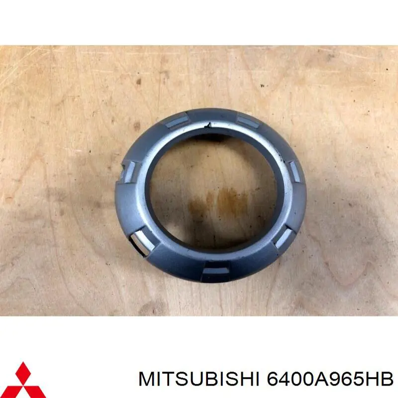 6400C917HAT Mitsubishi Ободок/окантовка фари протитуманной, правий