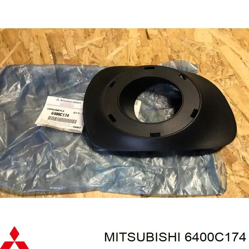 Заглушка, решітка протитуманних фар бампера переднього, права Mitsubishi 6400C174 ціна, від 40.54 USD