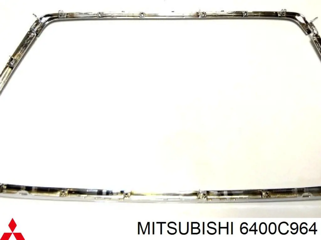 6400C964 Mitsubishi Молдинг бампера переднього, центральний