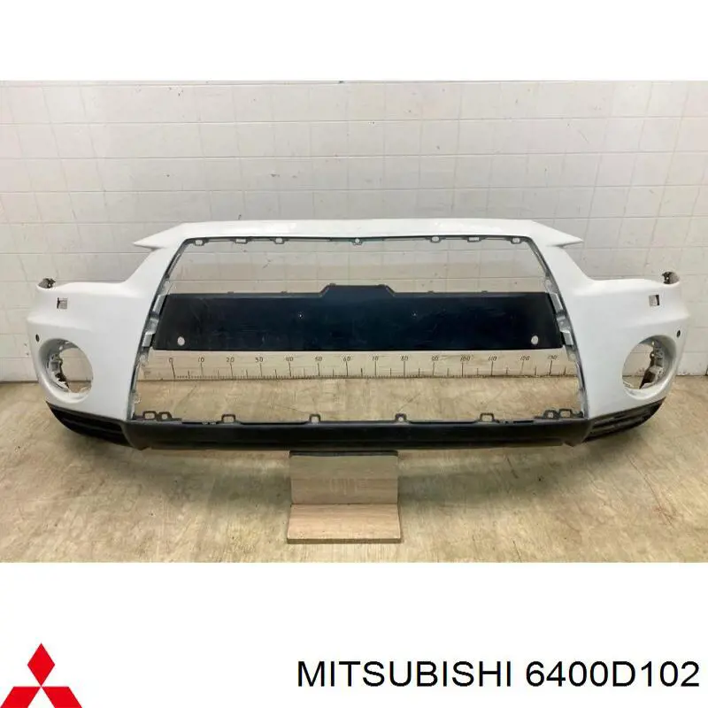 6400D104XA Mitsubishi Бампер передній в зборі
