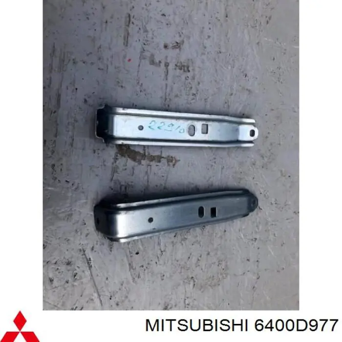 6400D977 Mitsubishi кронштейн бампера переднього