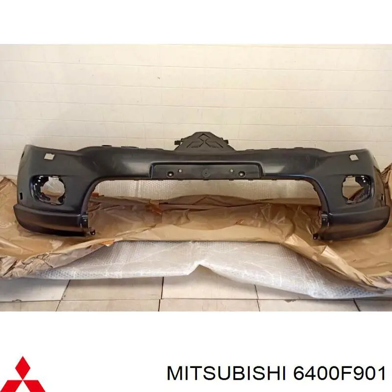 6400F901 Mitsubishi бампер передній