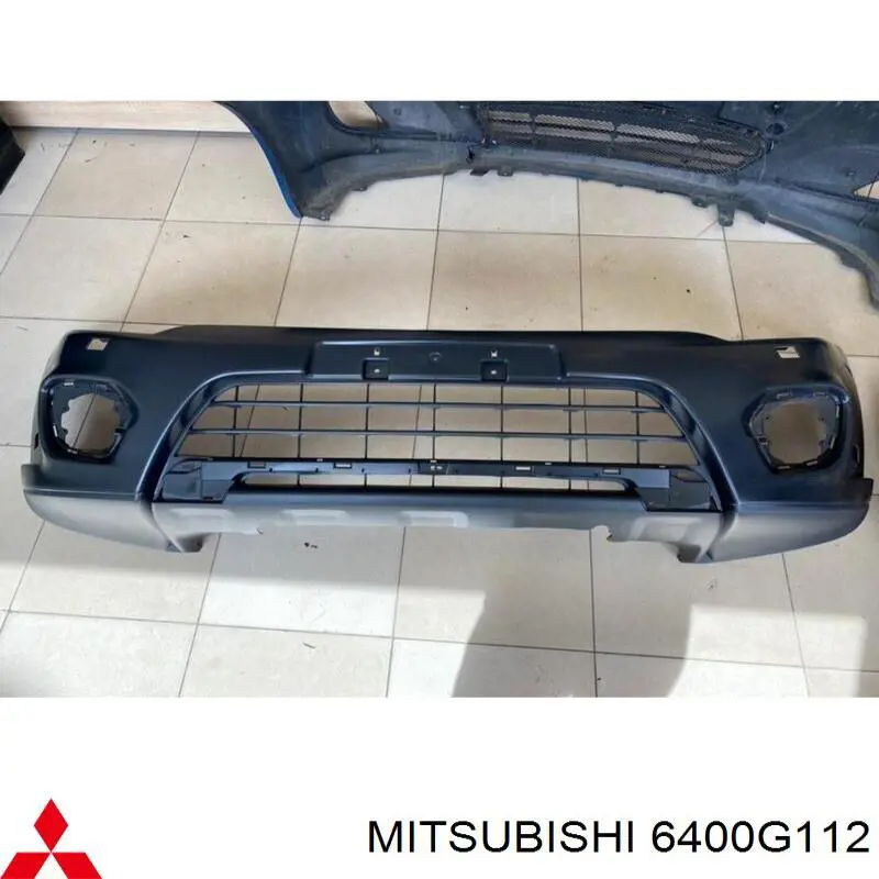 6400G112 Mitsubishi Бампер передній в зборі
