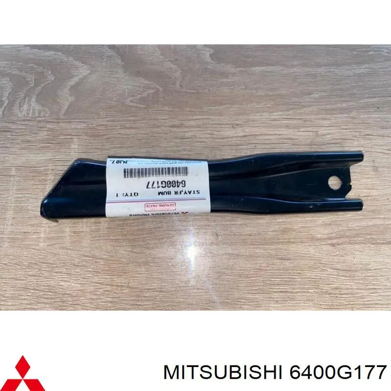 6400G177 Mitsubishi Лівий кронштейн переднього бампера